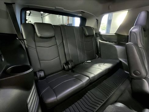 Used 2019 Cadillac Escalade Luxury w/ Escalade Sport Edition AWD/4WD image 38