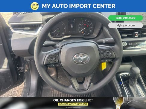 Used 2025 Toyota Corolla LE AWD/4WD image 9