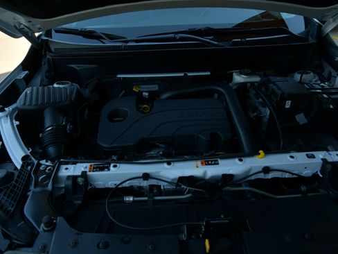 Used 2024 GMC Terrain SLT image 33