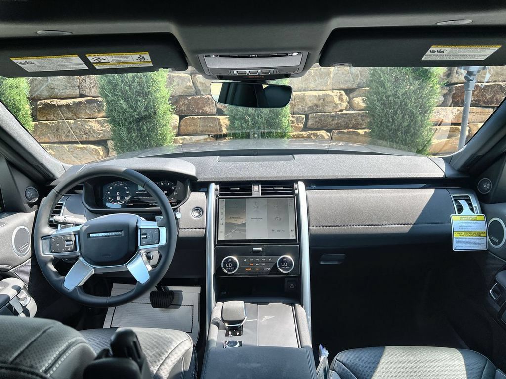 Used 2025 Land Rover Discovery S AWD/4WD image 12