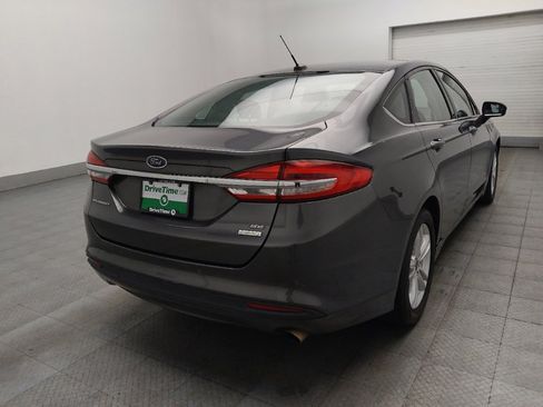 Used 2018 Ford Fusion SE w/ Fusion SE Technology Package FWD image 9