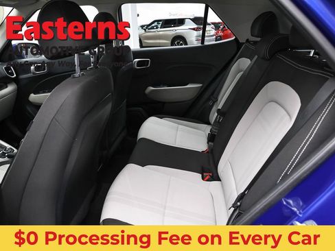 Used 2024 Hyundai Venue SEL FWD image 20