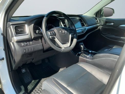 Used 2019 Toyota Highlander XLE AWD/4WD image 11