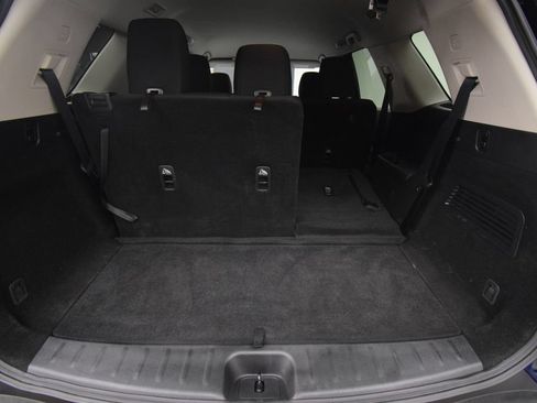 Used 2025 Nissan Pathfinder SV AWD/4WD image 30