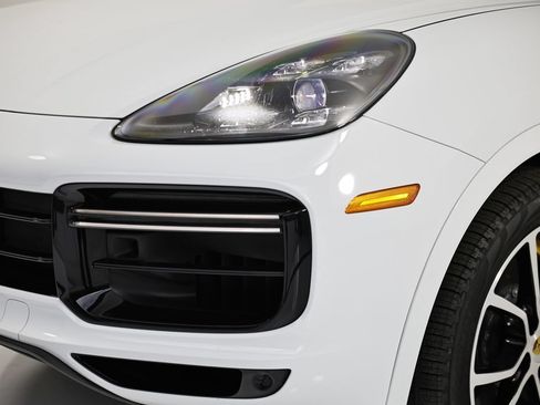 Certified 2023 Porsche Cayenne Turbo S AWD/4WD image 11