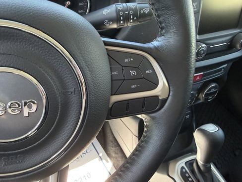 Used 2017 Jeep Renegade Latitude w/ Popular Equipment Group AWD/4WD image 24