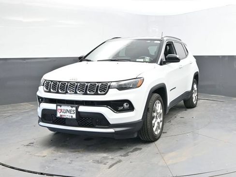Used 2025 Jeep Compass Limited AWD/4WD image 6