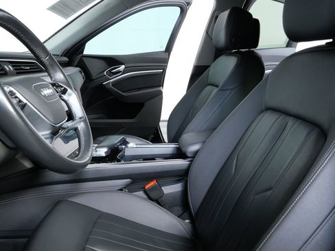 Used 2023 Audi e-tron Premium image 5