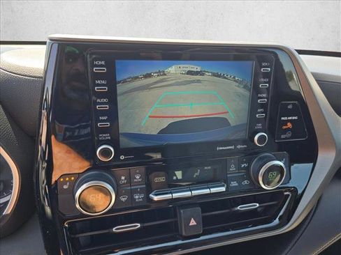 Used 2022 Toyota Highlander Bronze Edition FWD image 14