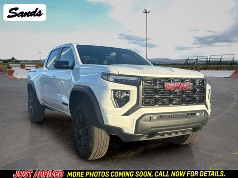 Used 2024 GMC Canyon Elevation w/ Elevation Premium Package AWD/4WD image 1
