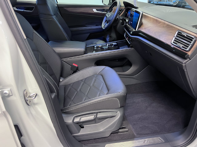 Certified 2026 Volkswagen Atlas SE FWD image 11