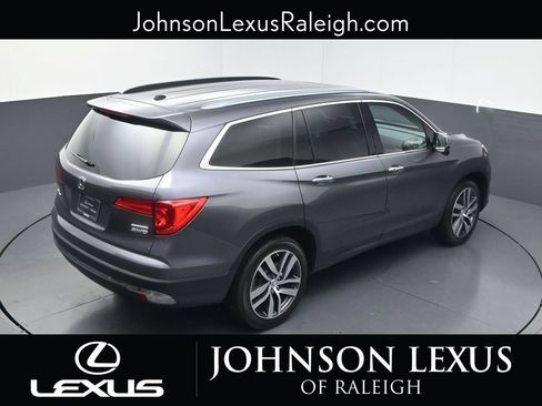 Used 2017 Honda Pilot Touring image 28