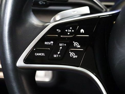 Used 2024 Mercedes-Benz GLE 450 4MATIC w/ AMG Line Exterior image 4