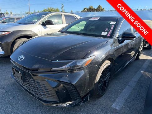 Used 2026 Toyota Camry SE FWD image 2