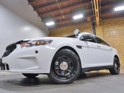 Used 2016 Ford Taurus Police Interceptor AWD image 3
