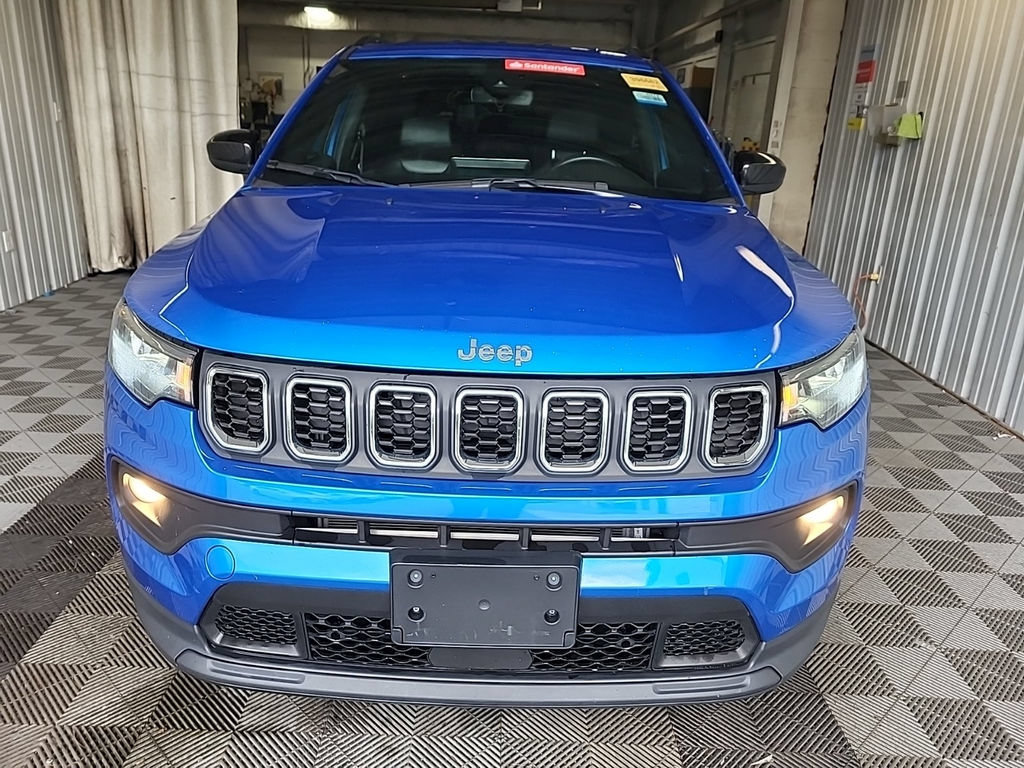 Used 2024 Jeep Compass Latitude w/ Altitude Special Edition AWD/4WD image 2