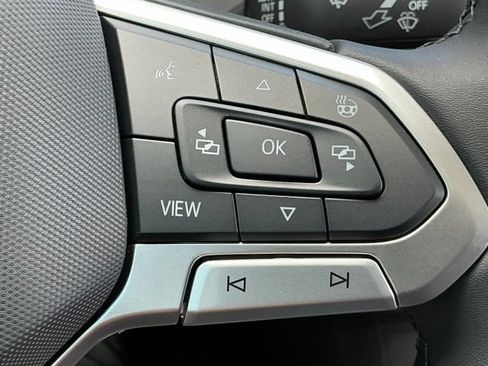 New 2026 Volkswagen Taos SE FWD image 25