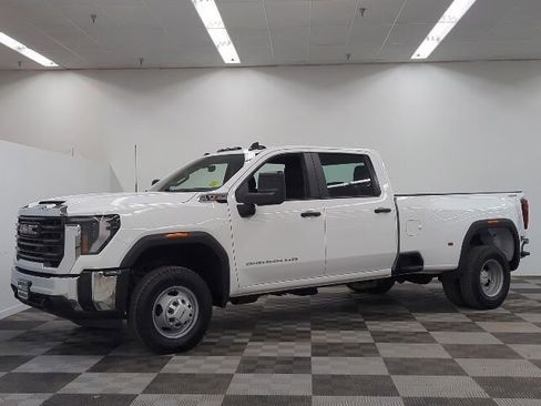 Used 2024 GMC Sierra 3500 Pro AWD/4WD image 3