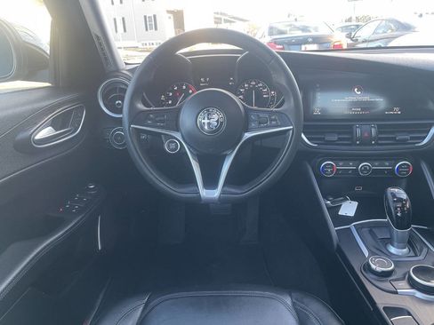 Used 2018 Alfa Romeo Giulia AWD image 19
