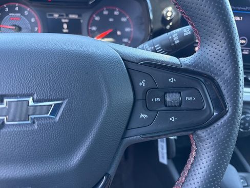 Used 2025 Chevrolet Trax RS FWD image 13