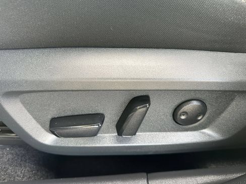 Used 2025 Nissan Rogue SV FWD image 18