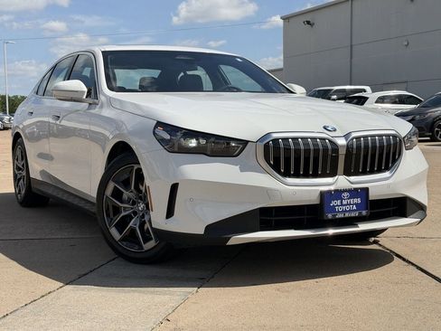 Used 2026 BMW 530i RWD image 2
