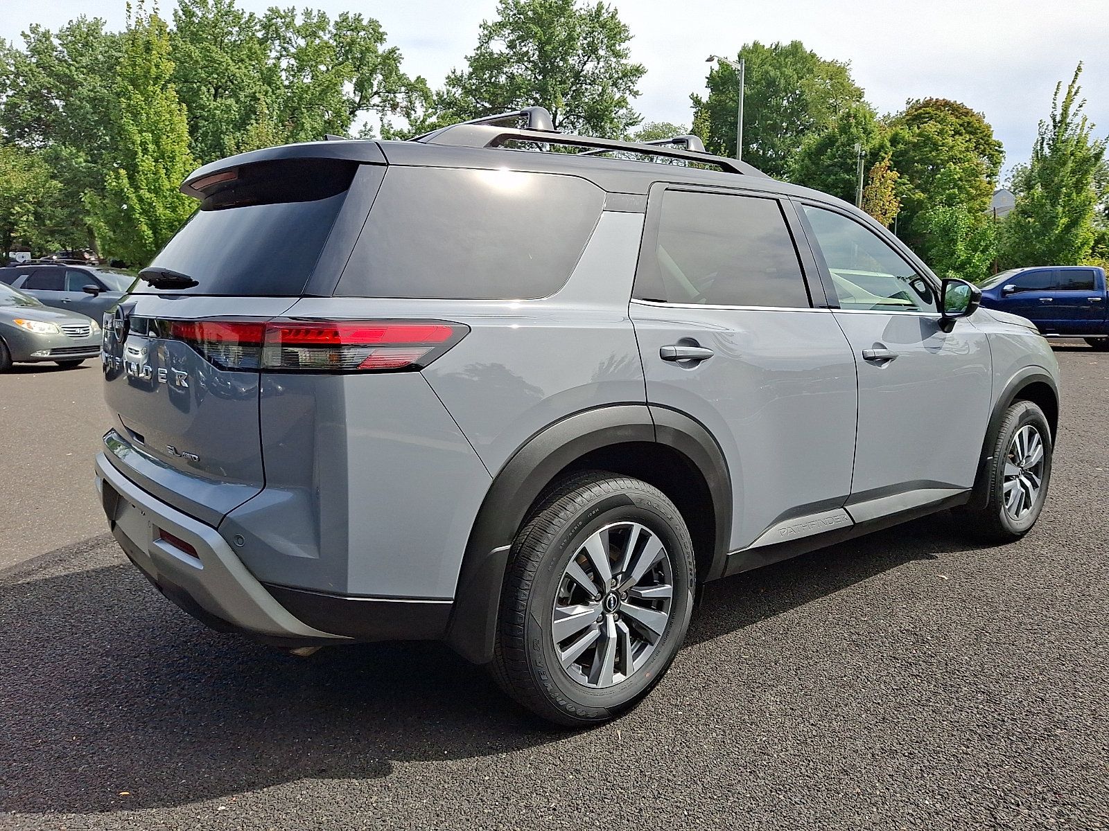 Certified 2024 Nissan Pathfinder SL AWD/4WD image 6