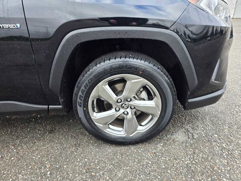 Used 2020 Toyota RAV4 Limited image 9