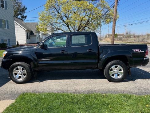 Used 2012 Toyota Tacoma 4x4 Double Cab w/ TRD Sport Pkg image 3