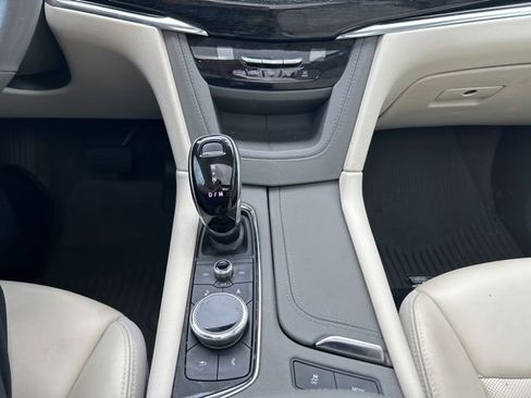 Used 2021 Cadillac XT6 Premium Luxury image 18