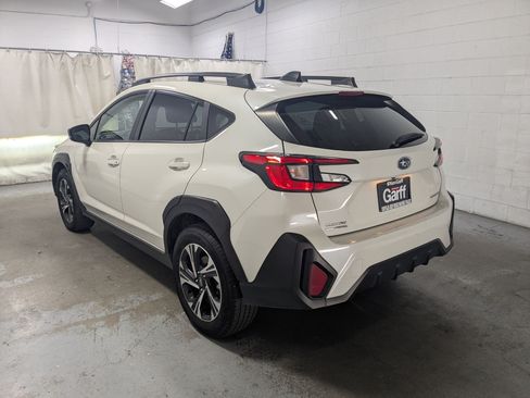 Used 2025 Subaru Crosstrek 2.5i Premium AWD/4WD image 9