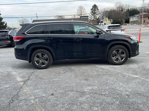 Used 2017 Toyota Highlander Limited Platinum image 6
