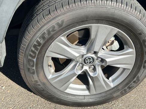 Used 2023 Toyota RAV4 LE AWD/4WD image 15