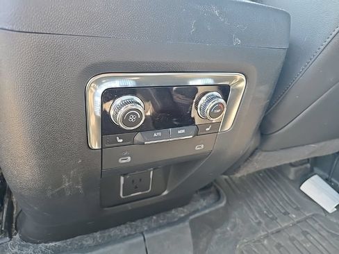 Used 2024 GMC Yukon XL AT4 w/ AT4 Premium Plus Package AWD/4WD image 19