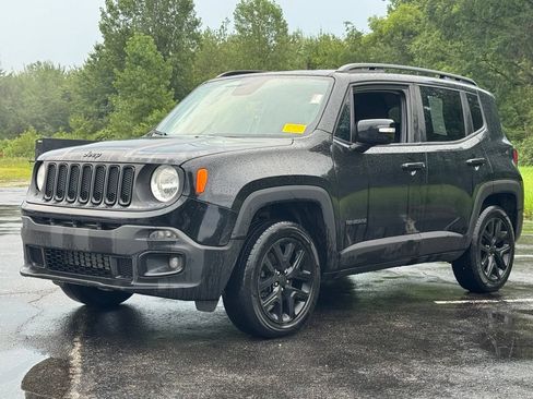 Used 2018 Jeep Renegade Altitude AWD/4WD image 3
