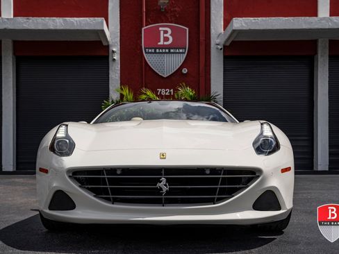 Used 2017 Ferrari California T RWD image 23