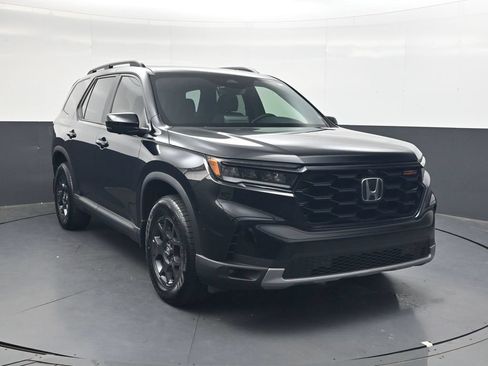 Certified 2023 Honda Pilot TrailSport image 2