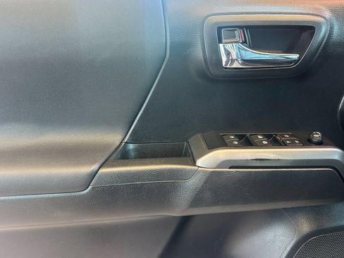 Certified 2019 Toyota Tacoma TRD Sport AWD/4WD image 13