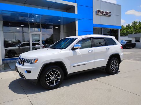 Used 2017 Jeep Grand Cherokee Limited AWD/4WD image 12