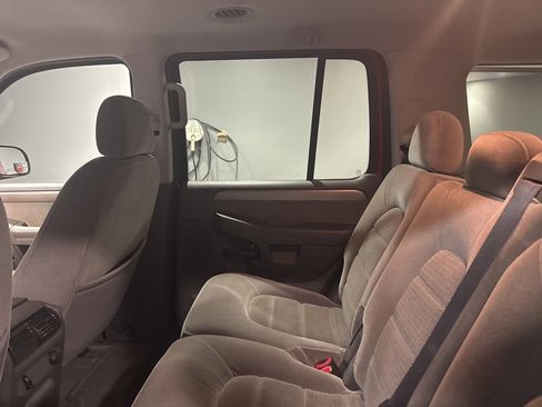 Used 2004 Ford Explorer XLT image 13