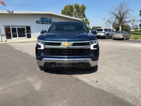 Used 2023 Chevrolet Silverado 1500 LT AWD/4WD image 3