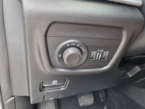 Used 2025 Jeep Grand Cherokee Altitude AWD/4WD image 23