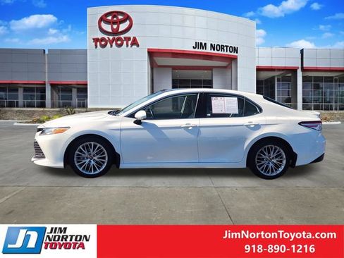 Used 2019 Toyota Camry XLE FWD image 5