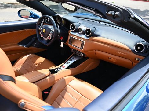 Used 2015 Ferrari California T RWD image 30