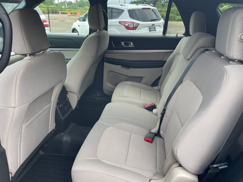 Used 2018 Ford Explorer XLT FWD image 16