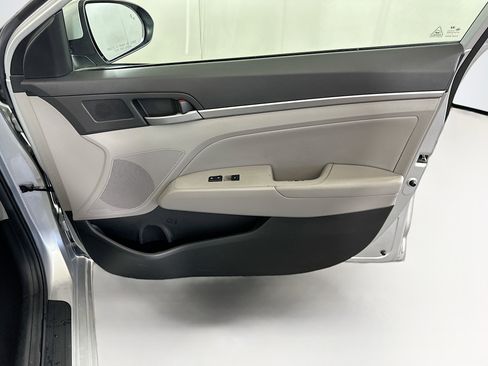 Used 2017 Hyundai Elantra Limited image 30