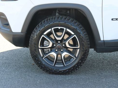 Used 2025 Jeep Compass Trailhawk image 18