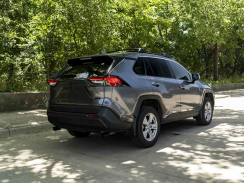 Used 2025 Toyota RAV4 XLE FWD image 9