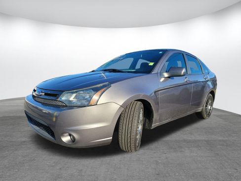 Used 2010 Ford Focus SES image 3