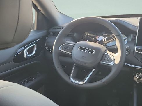 New 2026 Jeep Compass Latitude image 25